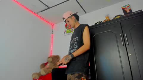 mateo_escobar online show from October 19, 2025, 12:44 am