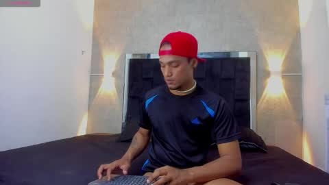 Snapshot of mateo_nick chatting on November 4, 2025, 4:28 pm Mateo and Noah online show from November 4, 2025, 4:28 pm