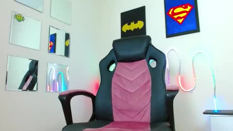 mathewhot3 online show from November 26, 2025, 10:33 pm