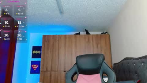 mathewhot3 online show from December 5, 2025, 2:31 am