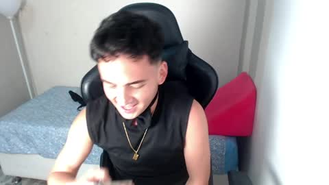 Snapshot of mathiass_twinkk_ chatting on April 4, 2026, 4:11 am MATHIAS online show from April 4, 2026, 4:11 am