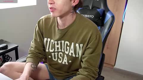 Snapshot of mathwx_ chatting on October 22, 2025, 3:01 pm Alejandro Alex online show from October 22, 2025, 3:01 pm