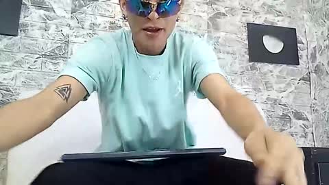 matius_montes online show from October 12, 2025, 8:08 pm