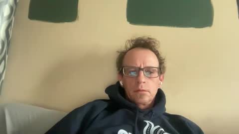 matt31313131 online show from April 12, 2026, 4:23 pm