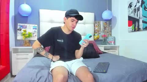 ---Matteo--- online show from October 26, 2025, 5:02 am