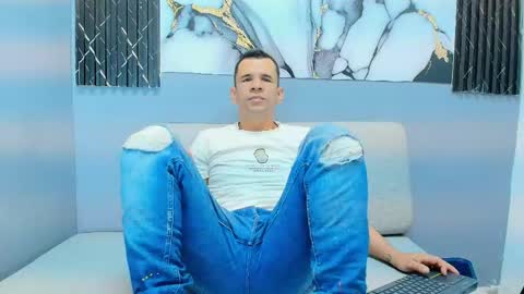 Snapshot of matthew_white2 chatting on June 2, 2026, 7:27 pm Matthew online show from June 2, 2026, 7:27 pm