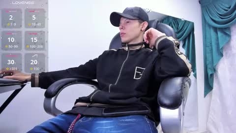 Snapshot of matthewboy_ chatting on January 23, 2025, 5:35 am MatthewBoy online show from January 23, 2025, 5:35 am