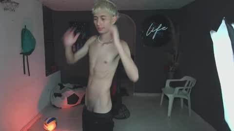 mattias     online show from March 12, 2025, 1:36 am