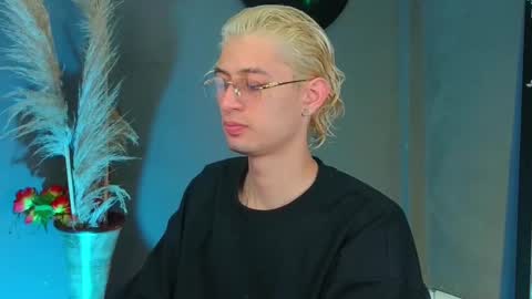 mattias     online show from September 15, 2025, 1:16 am