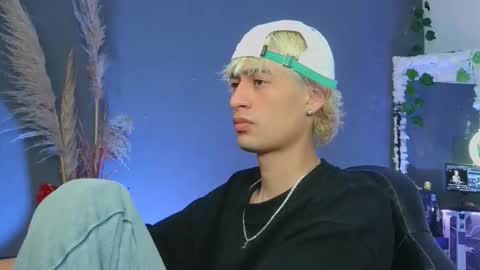 mattias     online show from October 16, 2025, 11:17 pm