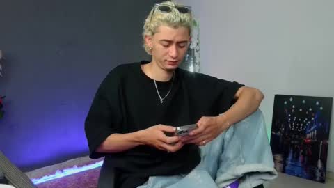 mattias     online show from October 17, 2025, 12:08 pm