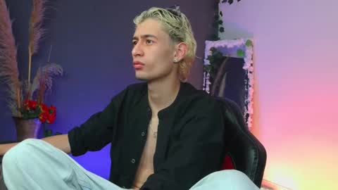 mattias     online show from October 19, 2025, 2:23 am