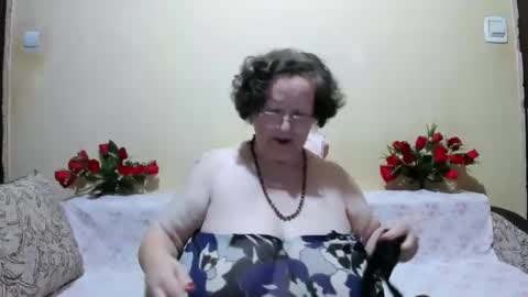maturemilf online show from February 16, 2026, 12:23 pm