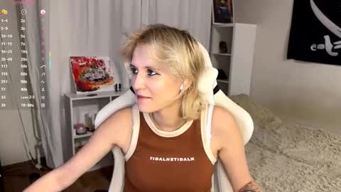 Mia online show from September 8, 2025, 4:28 pm