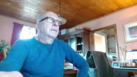 Maurice online show from December 18, 2024, 2:06 pm