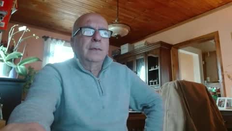 Maurice online show from December 17, 2025, 2:45 pm