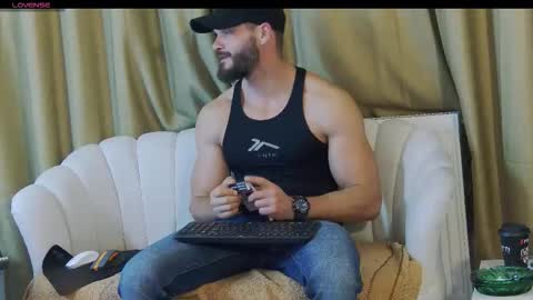mauro_real_man online show from October 30, 2025, 6:41 pm