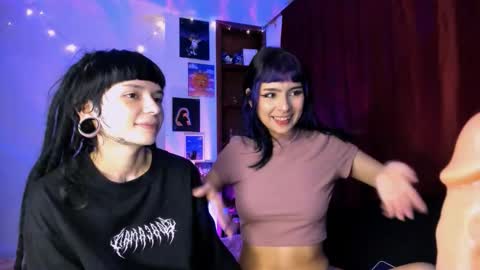 Snapshot of mavimist_ chatting on February 19, 2026, 1:01 am mavimist_ online show from February 19, 2026, 1:01 am