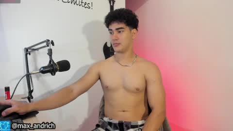 Snapshot of max__andrich chatting on May 3, 2026, 1:55 am Max... online show from May 3, 2026, 1:55 am