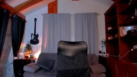 max D. online show from January 6, 2025, 11:51 am