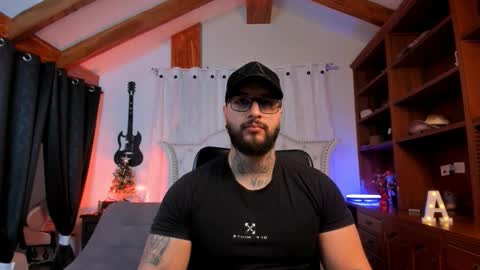 max D. online show from December 4, 2025, 11:19 am