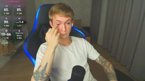 Max Gen with tats 24years  And Ethan without tats 20 years online show from January 14, 2025, 9:41 pm