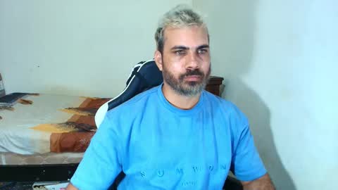 Snapshot of max_love25 chatting on January 17, 2026, 1:43 am max_love25 online show from January 17, 2026, 1:43 am