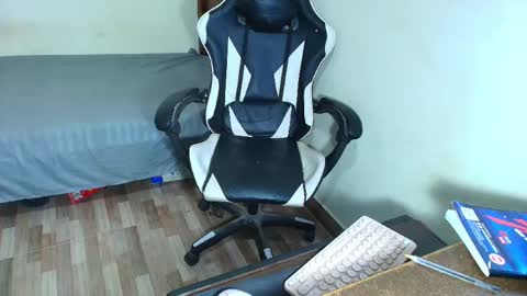 Snapshot of max_love25 chatting on February 22, 2026, 7:01 pm max_love25 online show from February 22, 2026, 7:01 pm