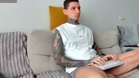 Snapshot of max_reaves chatting on July 17, 2026, 6:42 am online show from July 17, 2026, 6:42 am