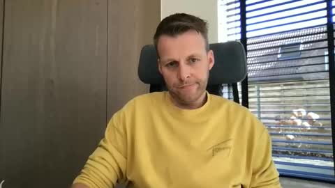 Max take off clothes online show from March 2, 2026, 10:22 am