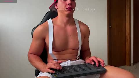 max_valiant1 online show from June 4, 2026, 3:40 pm