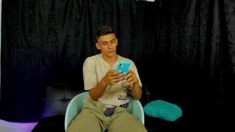Snapshot of max_wild01 chatting on December 12, 2024, 10:56 am MAX online show from December 12, 2024, 10:56 am