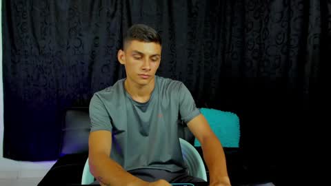Snapshot of max_wild01 chatting on December 18, 2024, 7:47 am MAX online show from December 18, 2024, 7:47 am