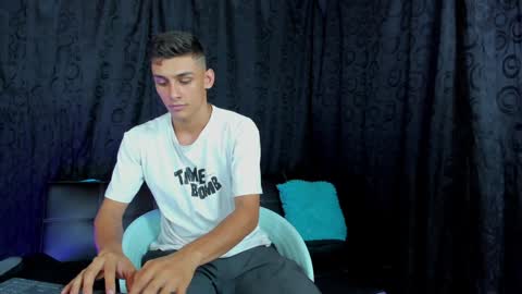 Snapshot of max_wild01 chatting on December 22, 2024, 9:22 am MAX online show from December 22, 2024, 9:22 am