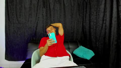 Snapshot of max_wild01 chatting on December 25, 2024, 9:45 am MAX online show from December 25, 2024, 9:45 am