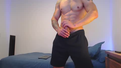 Snapshot of max_xl_ chatting on February 11, 2026, 3:17 pm max_xl_ online show from February 11, 2026, 3:17 pm