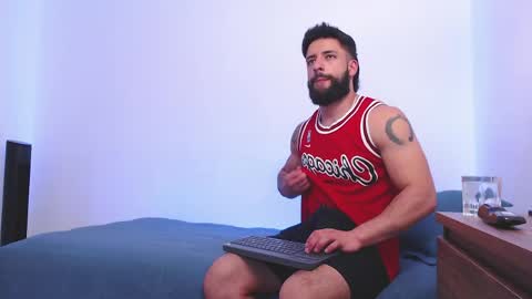 Snapshot of max_xl_ chatting on April 7, 2026, 12:44 am max_xl_ online show from April 7, 2026, 12:44 am