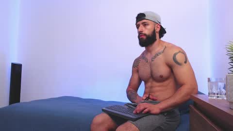 Snapshot of max_xl_ chatting on April 8, 2026, 4:18 pm max_xl_ online show from April 8, 2026, 4:18 pm