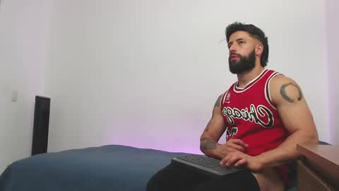 Snapshot of max_xl_ chatting on April 21, 2026, 1:42 am max_xl_ online show from April 21, 2026, 1:42 am