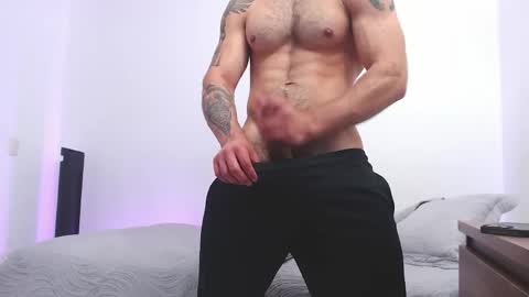 Snapshot of max_xl_ chatting on April 28, 2026, 1:37 am max_xl_ online show from April 28, 2026, 1:37 am