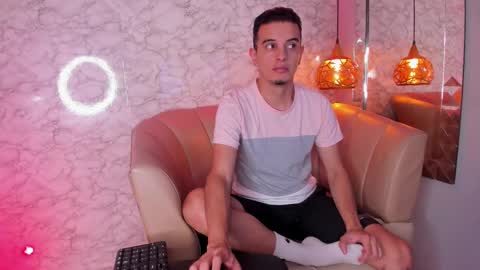 Maximiliano online show from October 3, 2025, 9:45 pm