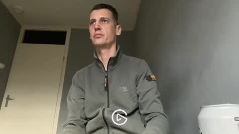 Snapshot of maxbose666 chatting on March 11, 2025, 3:45 pm Max online show from March 11, 2025, 3:45 pm