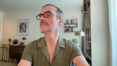 Snapshot of maxbow chatting on February 3, 2025, 1:40 pm Max Mikado online show from February 3, 2025, 1:40 pm