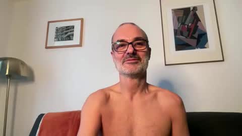 Snapshot of maxbow chatting on November 21, 2025, 3:22 pm Max Mikado online show from November 21, 2025, 3:22 pm