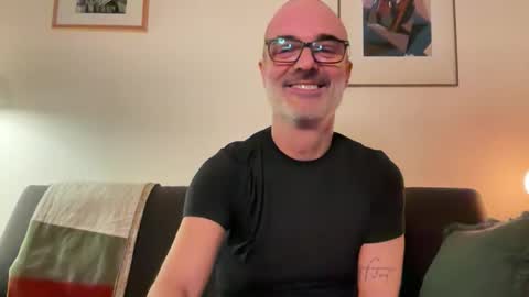 Snapshot of maxbow chatting on February 17, 2026, 8:37 pm Max Mikado online show from February 17, 2026, 8:37 pm