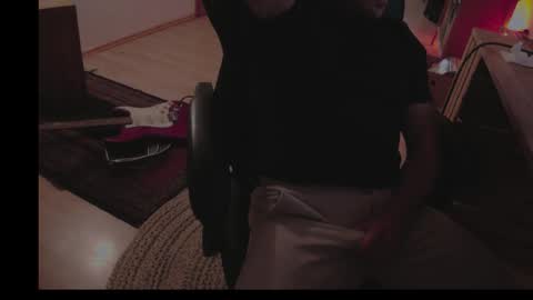 Snapshot of maxcamlove chatting on October 5, 2025, 4:00 am maxcamlove online show from October 5, 2025, 4:00 am