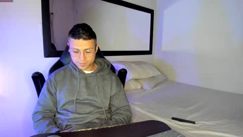 MAXI      online show from October 20, 2025, 2:12 am