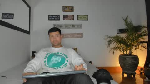 MAXI      online show from April 9, 2026, 10:37 pm