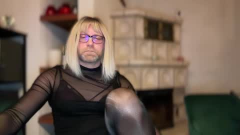 Snapshot of maxicd chatting on January 9, 2025, 6:57 pm maxicd online show from January 9, 2025, 6:57 pm