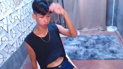 Snapshot of maxiebunny99 chatting on February 4, 2025, 3:47 pm Reyn online show from February 4, 2025, 3:47 pm